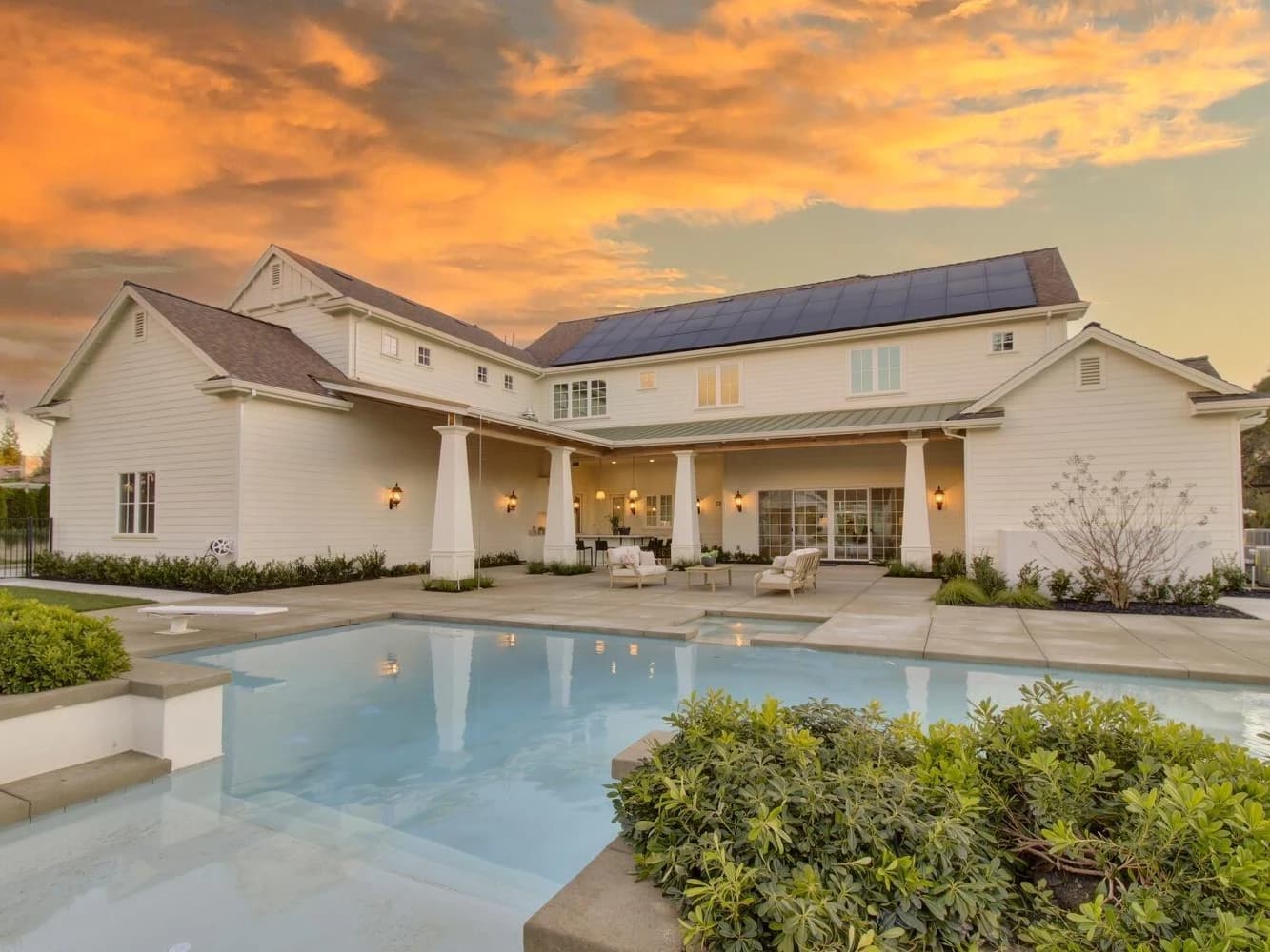 Professionally staged luxury living room Sacramento - Oakbrooke Court farmhouse