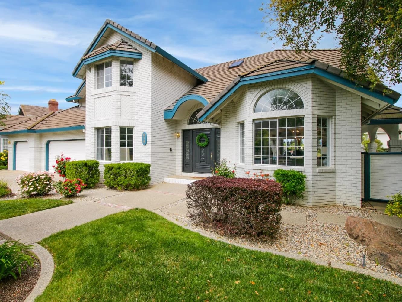 Modern kitchen island seating Sacramento