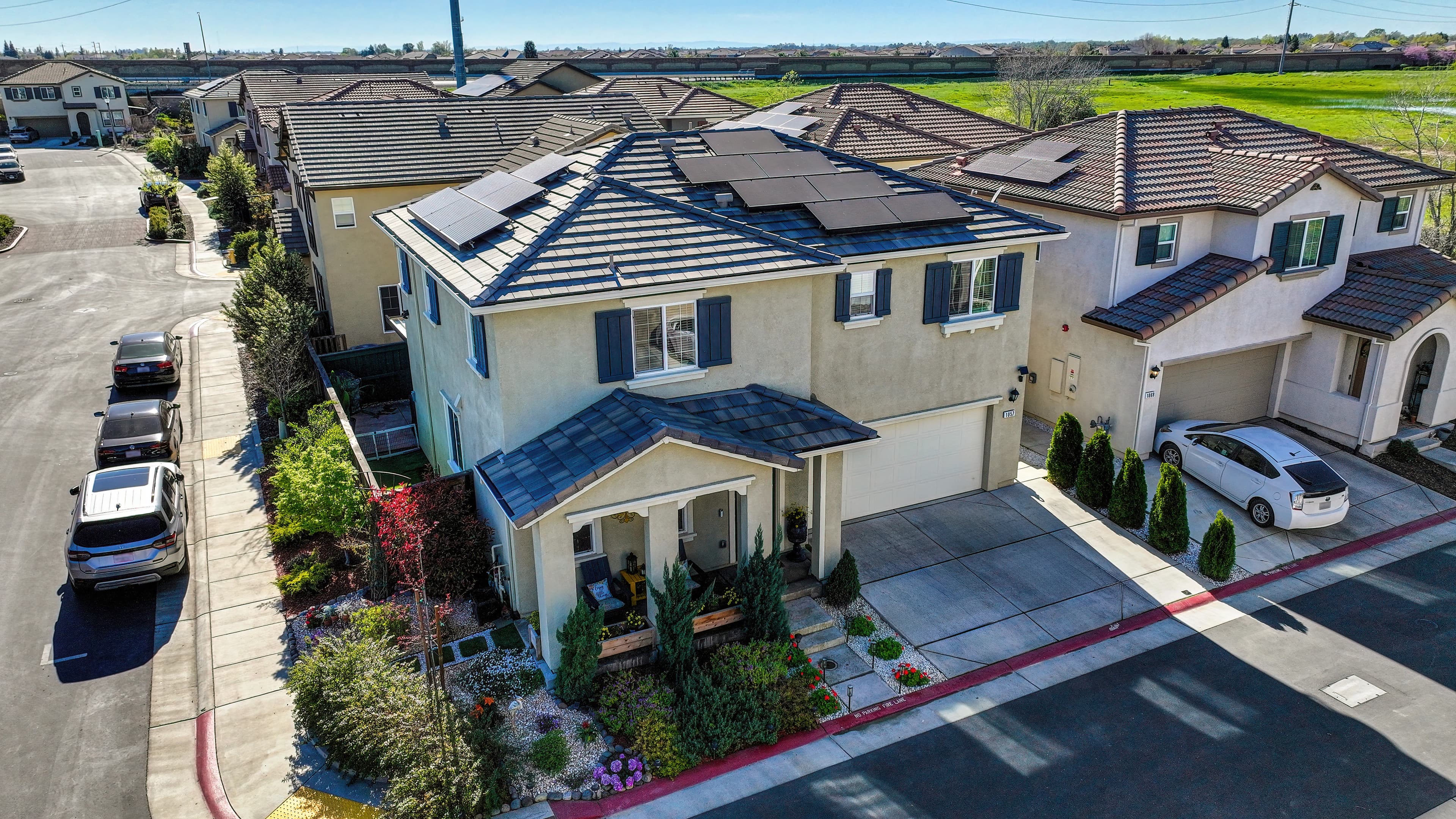 1057 Lincolnshire Cir Photo 2