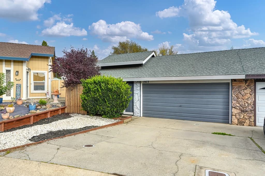 1977 Inglis Wy Photo 2