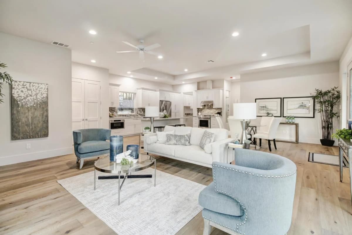 5500 Oakbrooke Ct Interior