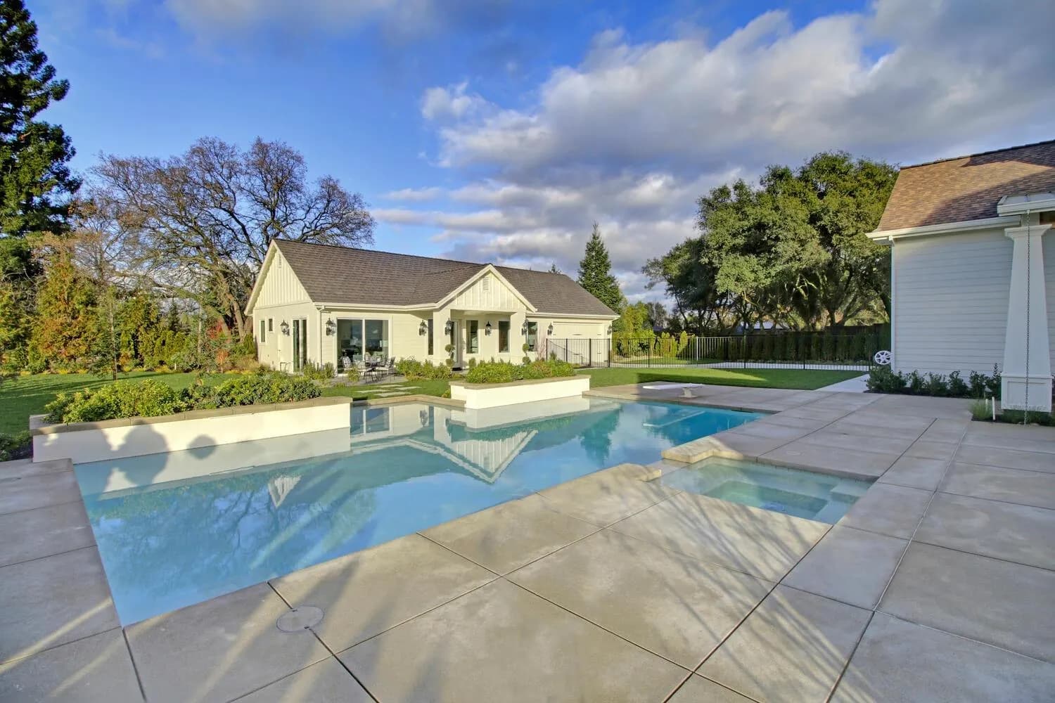 5500 Oakbrooke Ct Photo 16