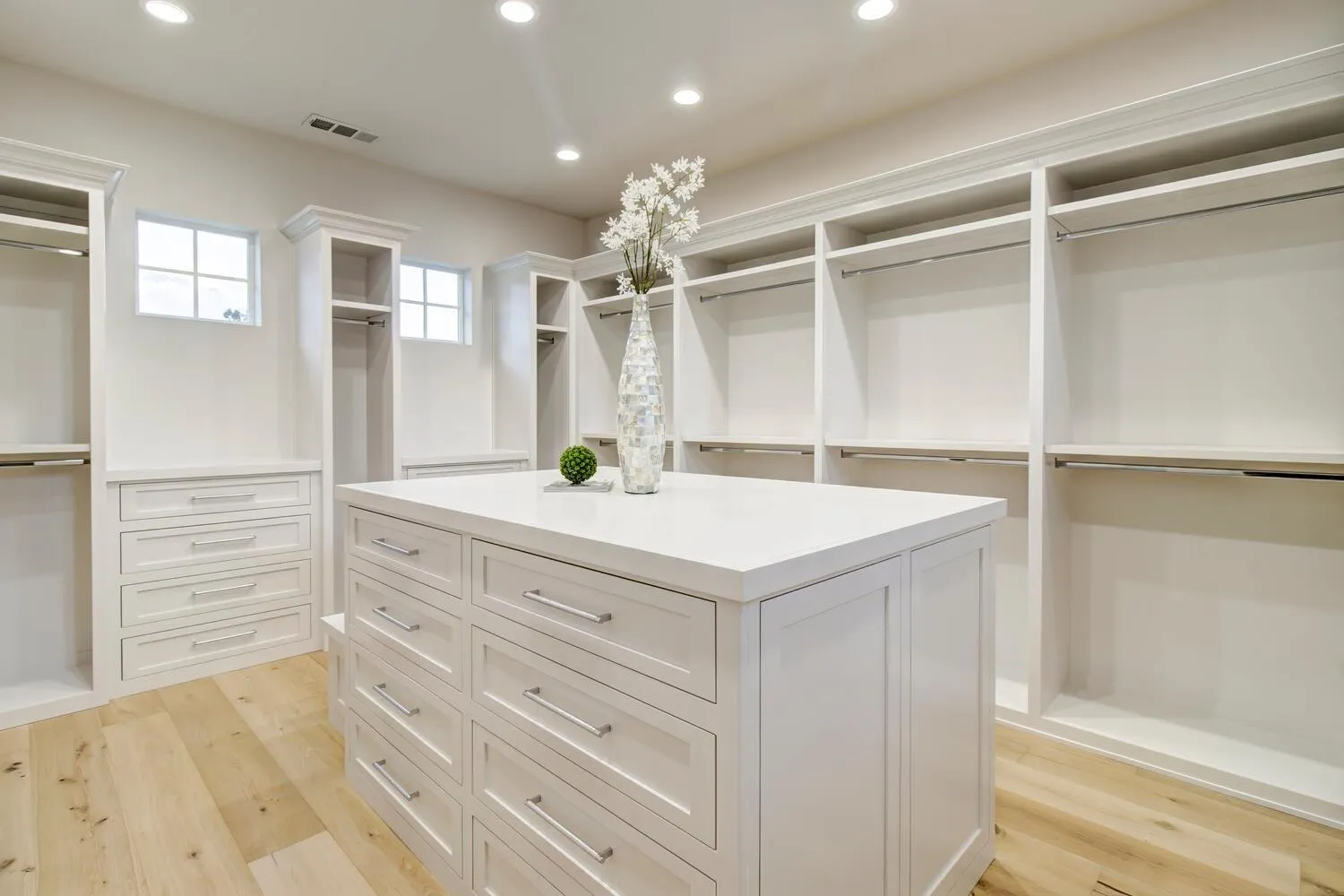 5500 Oakbrooke Ct Photo 11