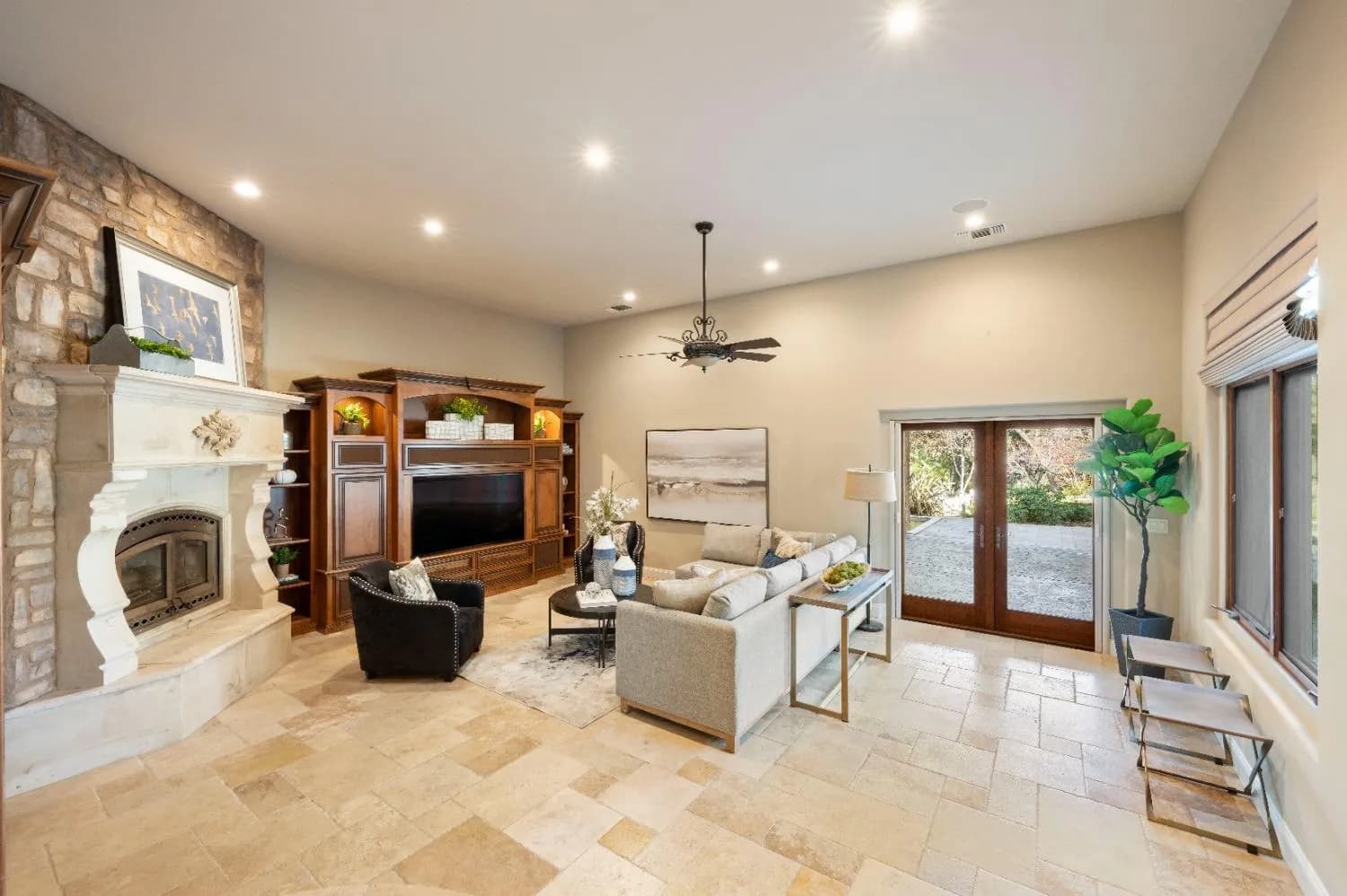 5748 Avenida Robles Photo 7