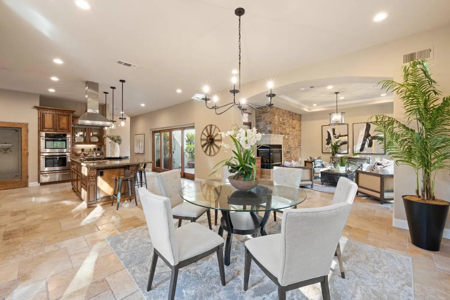 5748 Avenida Robles Photo 4