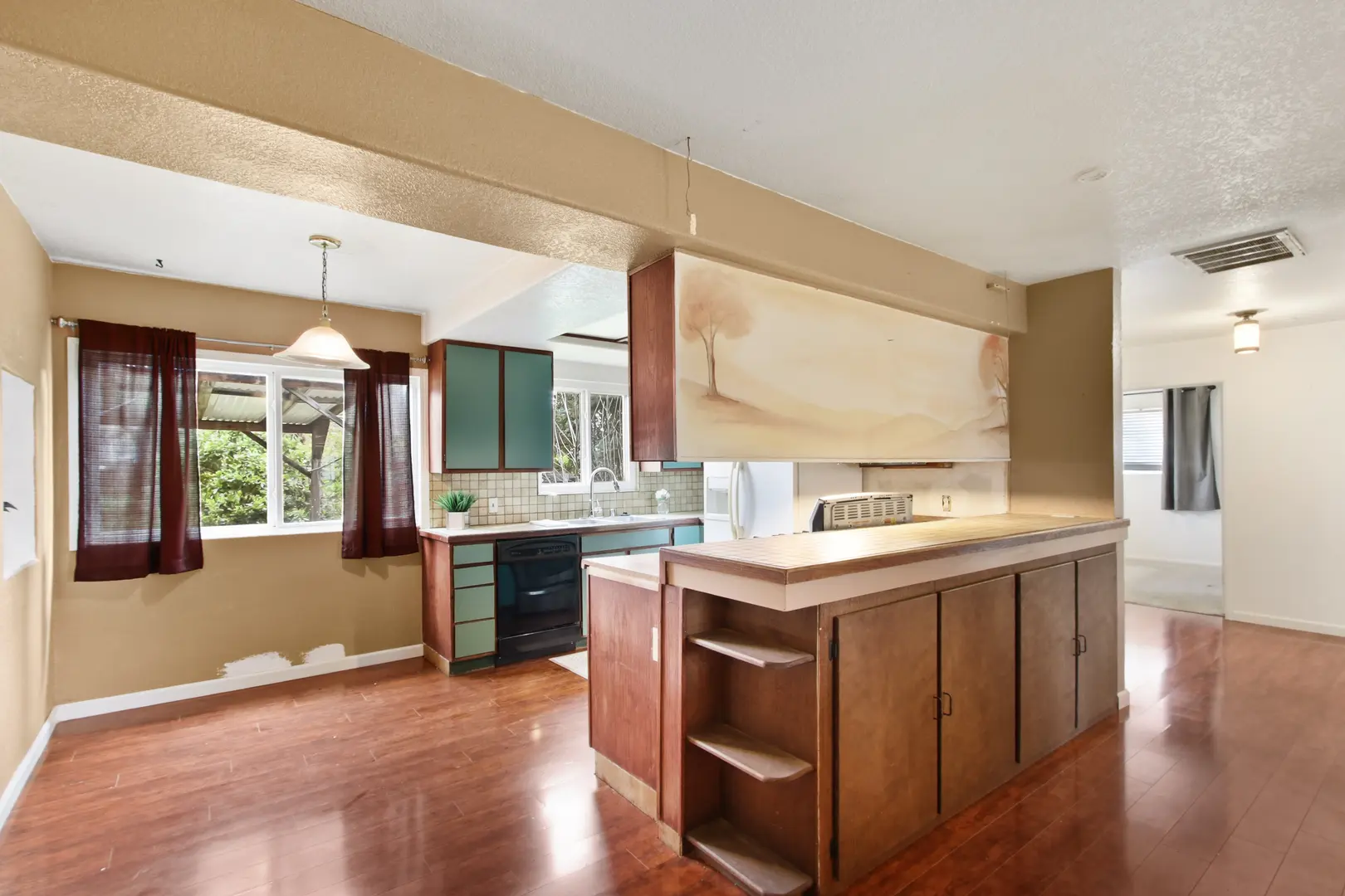 7610 Community Dr Photo 8