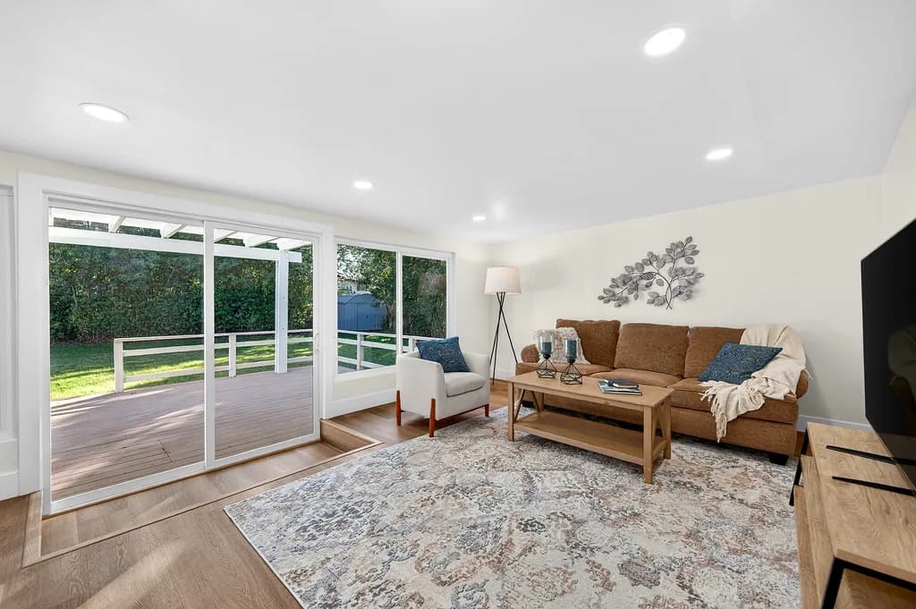 8928 Pershing Ave Photo 14